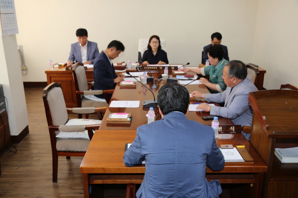 의회운영위원회 회의모습