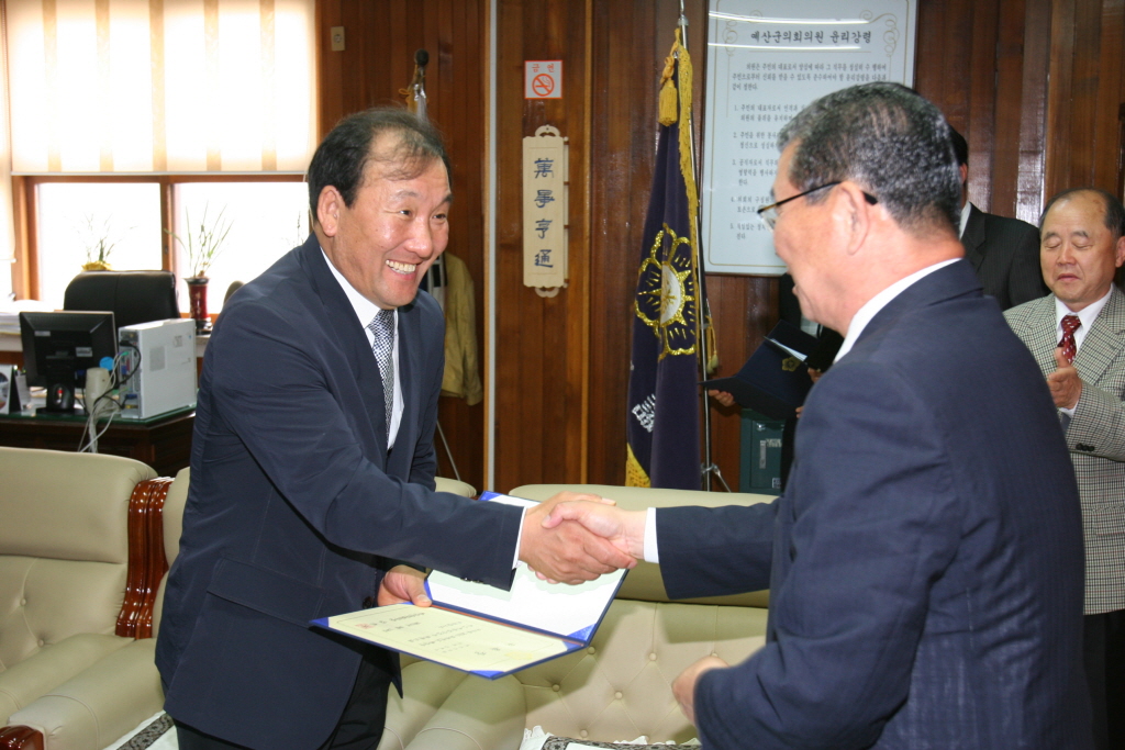 2010회계연도 예산결산검사위원 위촉장 수여