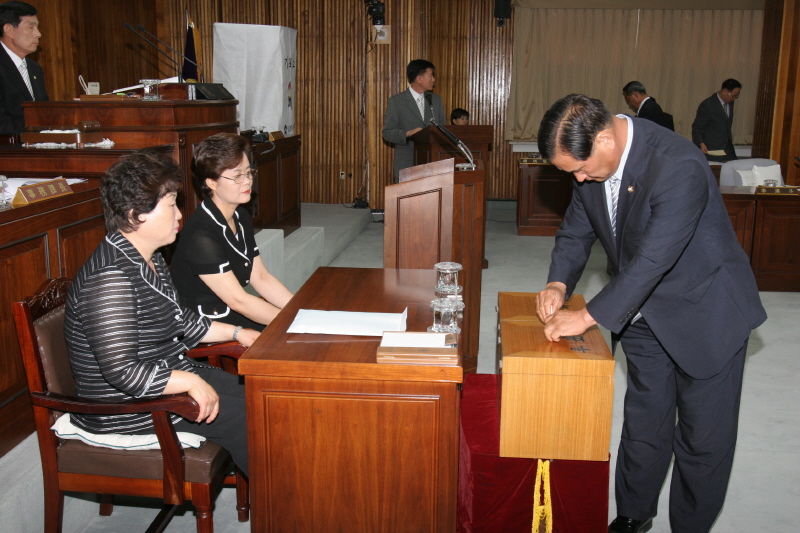 이한두의원의 투표모습