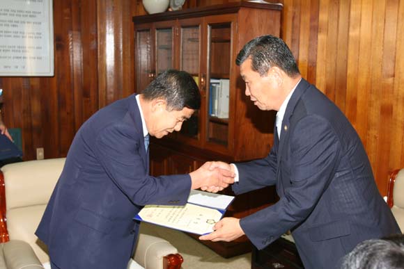 결산검사위원 위촉장 수여