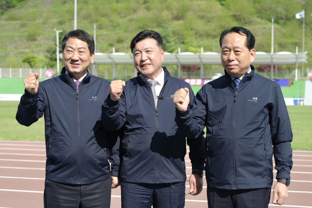 삽교읍 기관·단체 400계주 대항전 개최 행사 참석