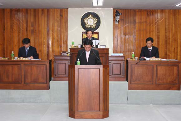 의회운영위원회 심사보고