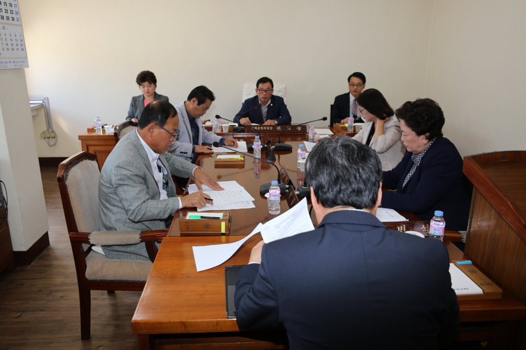의회운영위원회 회의모습