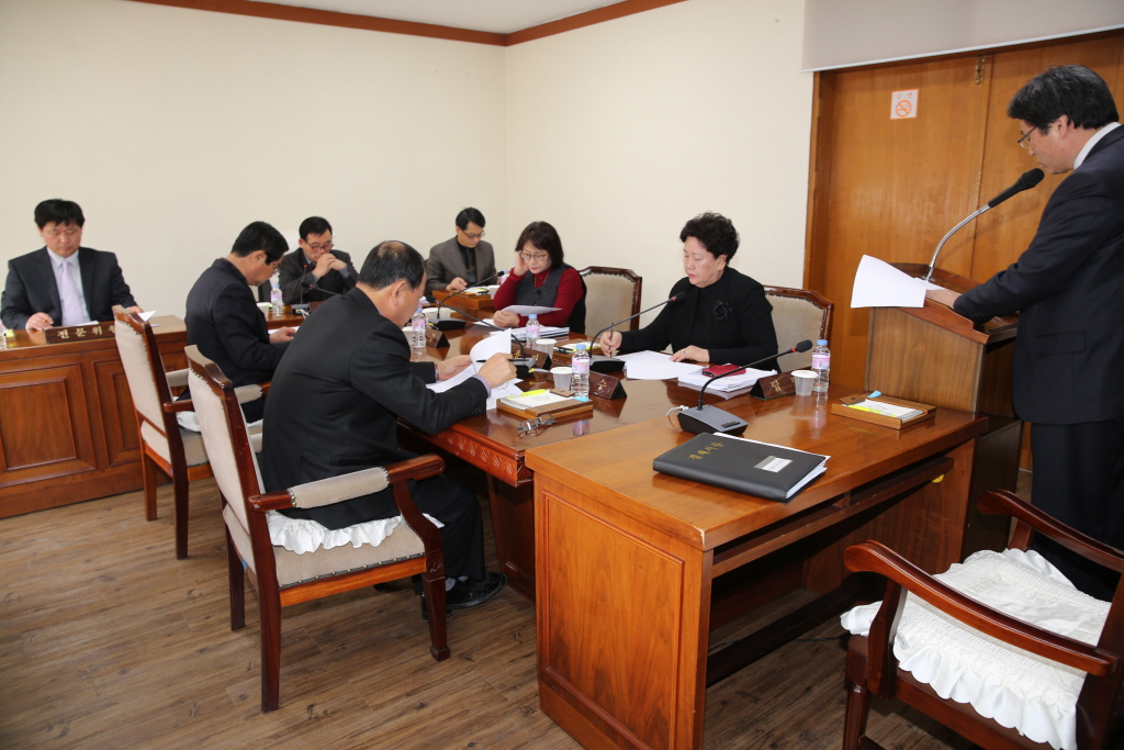 의회운영위원회 회의모습