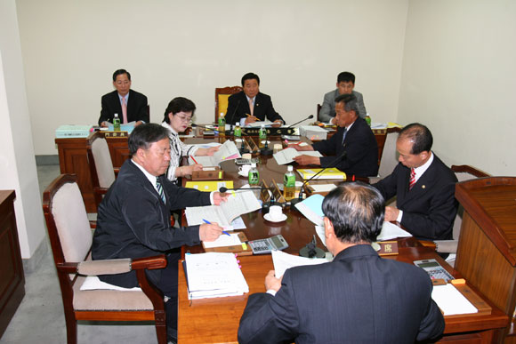 총무위원회 회의모습