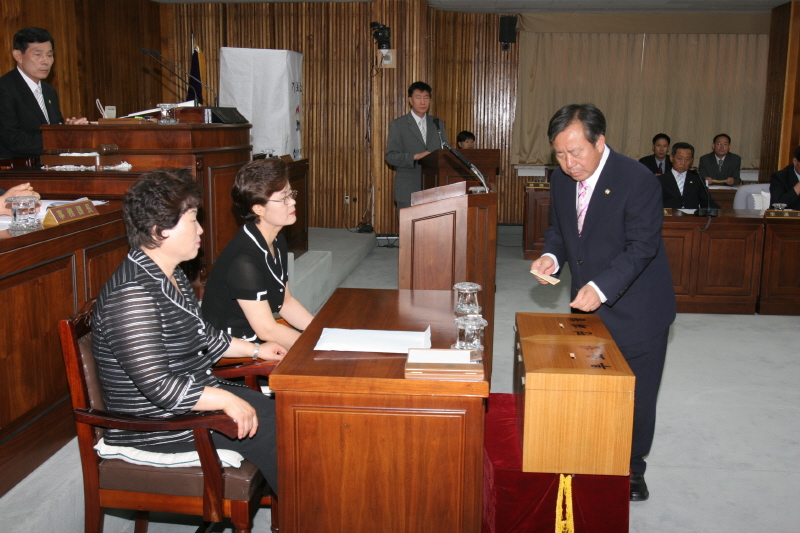 김영호의원의 투표모습