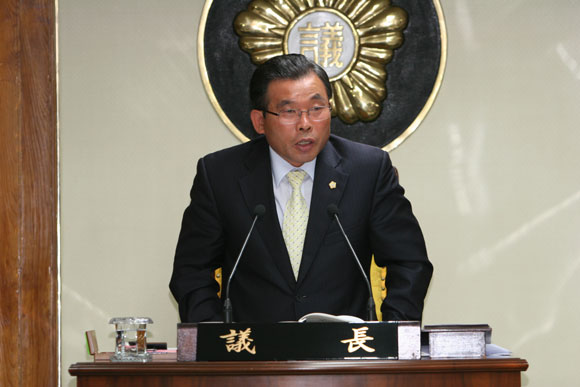 제134회(정례회)에서 의장님 사회보는 모습