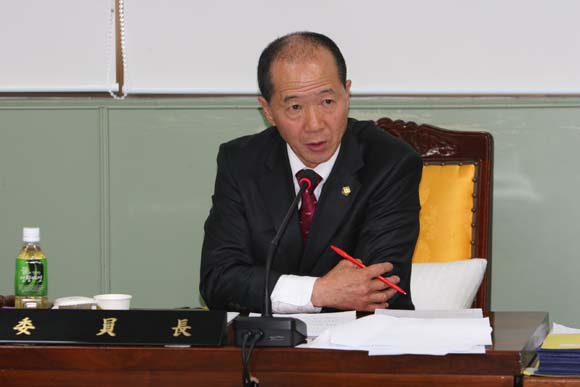 이승구 행정사무감사 특별위원회 위원장 모습