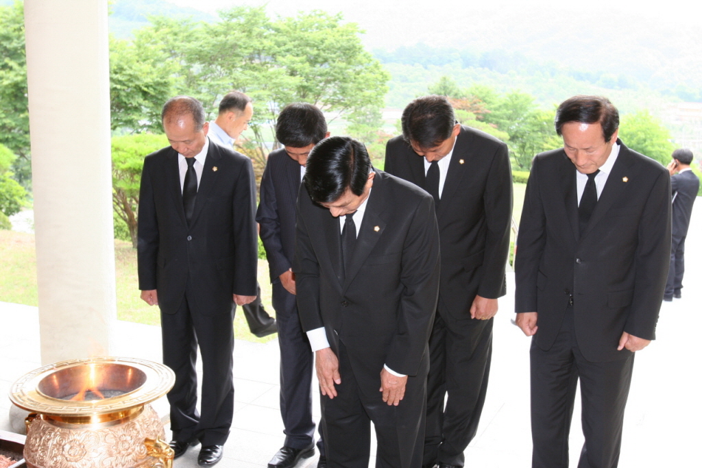 충의사 및 충령사 참배