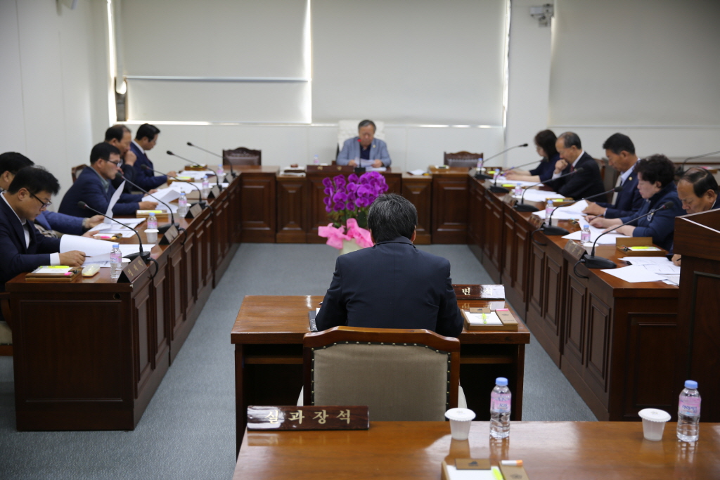 의원간담회 회의모습