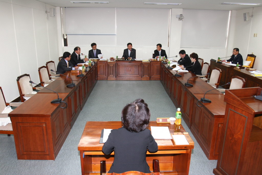 산업건설위원회 회의모습