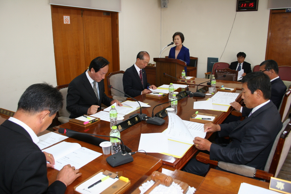 의회운영위원회 회의모습