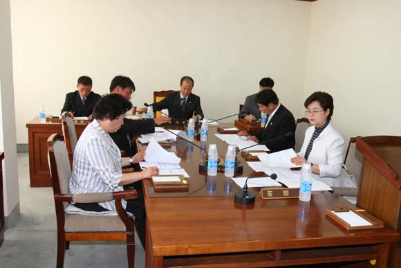 의회운영위원회 회의모습