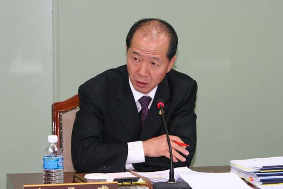 이승구의원 행정사무감사모습