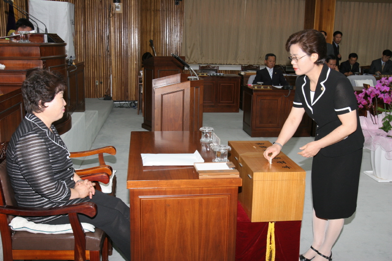 이진자의원 투표모습