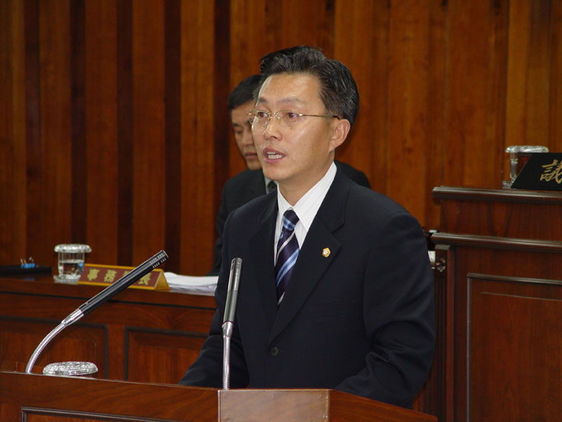 2004년도 예산안에 대한 심사보고