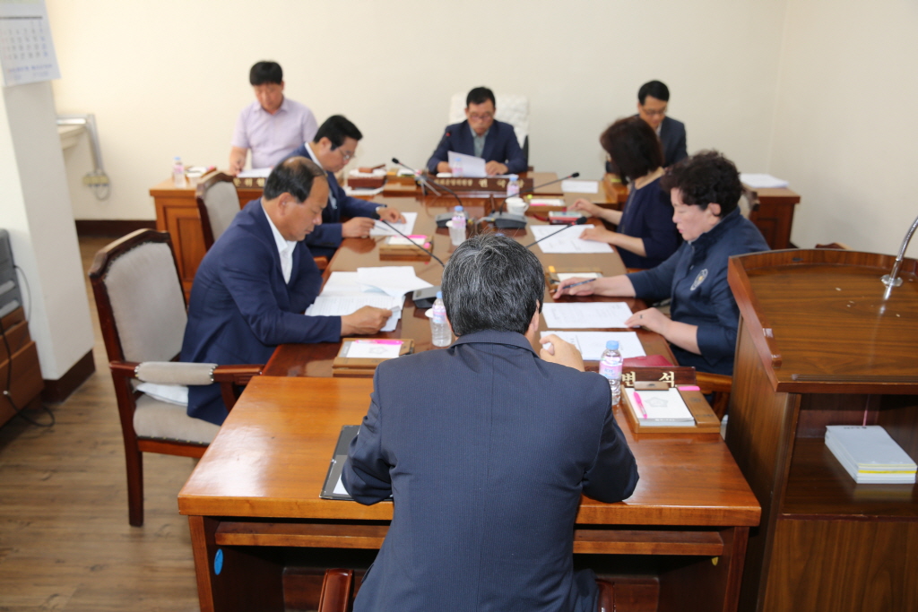 의회운영위원회 회의모습