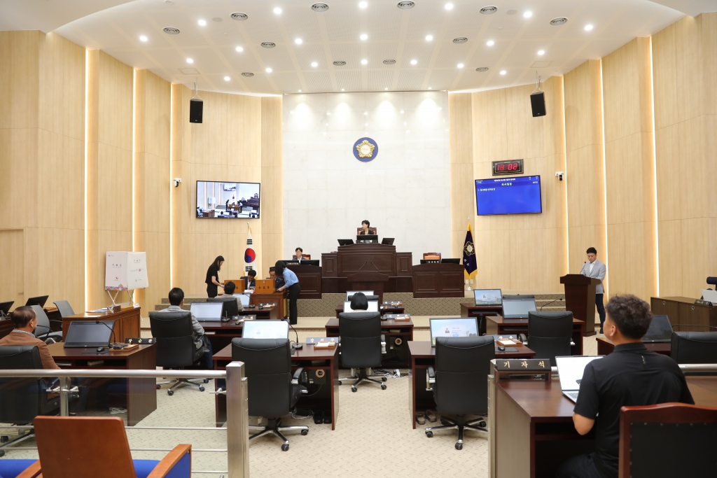 제303회 임시회 2차 본회의 개회