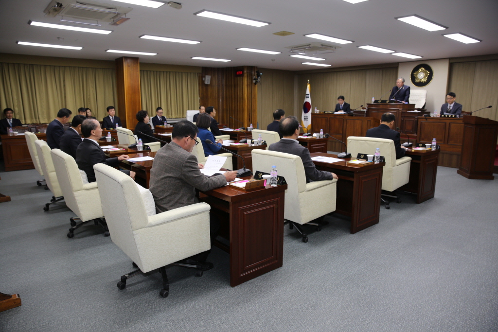 제220회 예산군의회(임시회) - 제2차 본회의