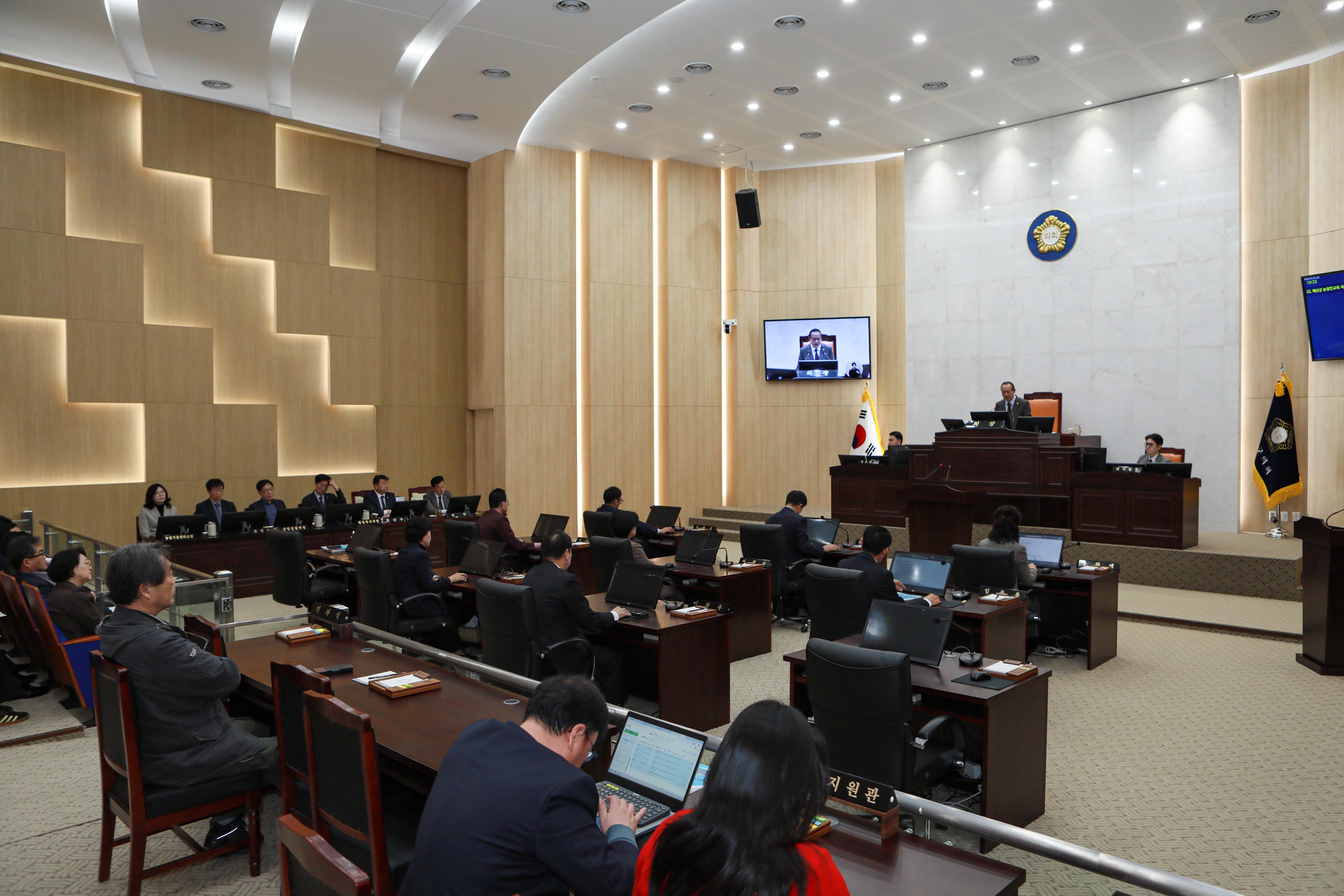 '예산군의회, 제323회 마지막 임시회 폐회' 게시글의 사진(2) '예산군의회 제323회 임시회 폐회 (2).jpg'