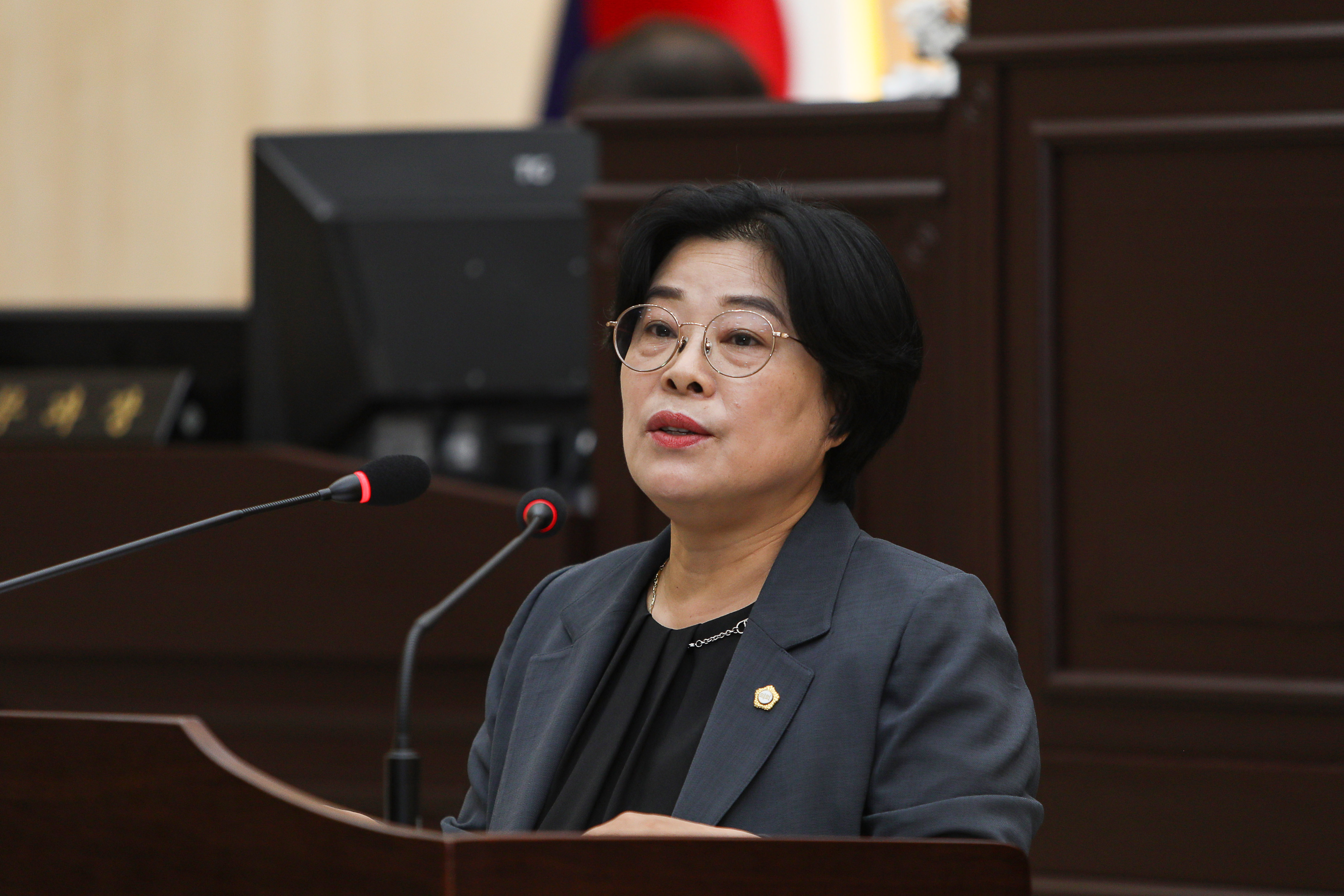 '예산군의회 이정순 의원, 예산·홍성 지역사랑상품권 통합 시행 시급성 강조' 게시글의 사진(1) '예산군의회 이정순 의원.jpg'